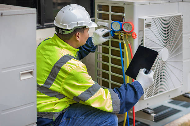 Professional Hvac technician working in Northfield, IL